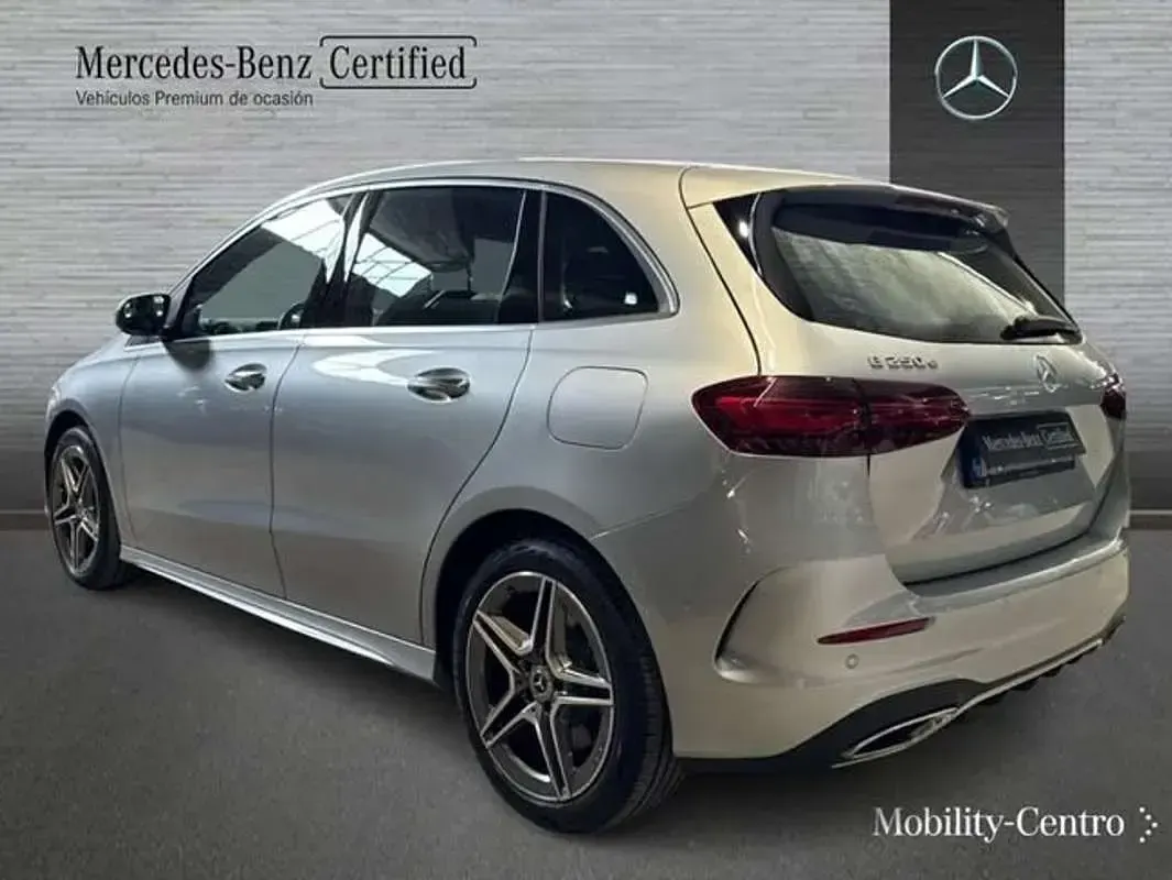Usado Mercedes C320 165 CV (121 kW) 2025 Plateado Familiar