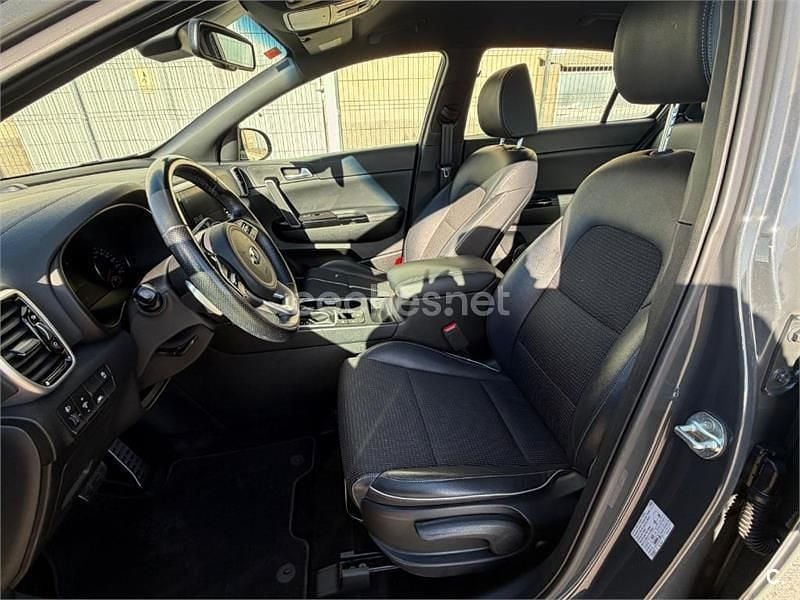 Usado Kia Sportage GT-Line 136 CV (100 kW) 2021 Gris / plata SUV