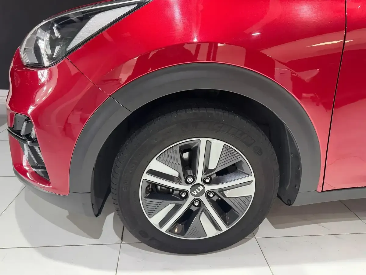 Usado Kia Niro 141 CV (103 kW) 2018 Rojo SUV
