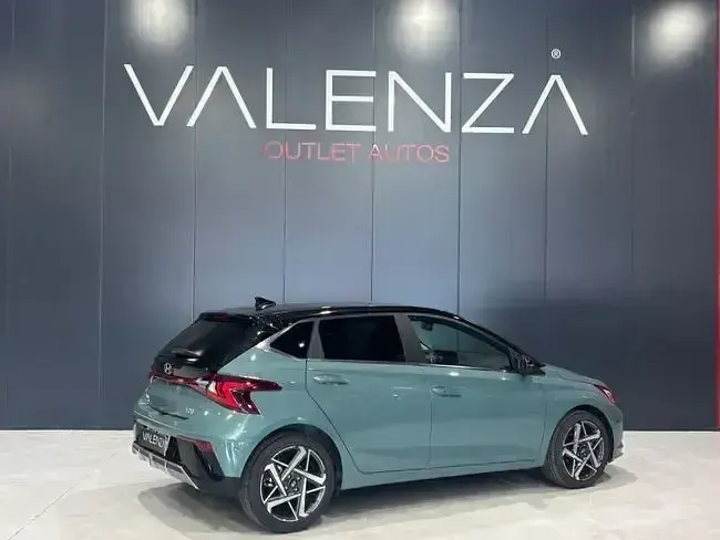 Usado Hyundai i20 90 CV (66 kW) 2026 Verde Utilitario