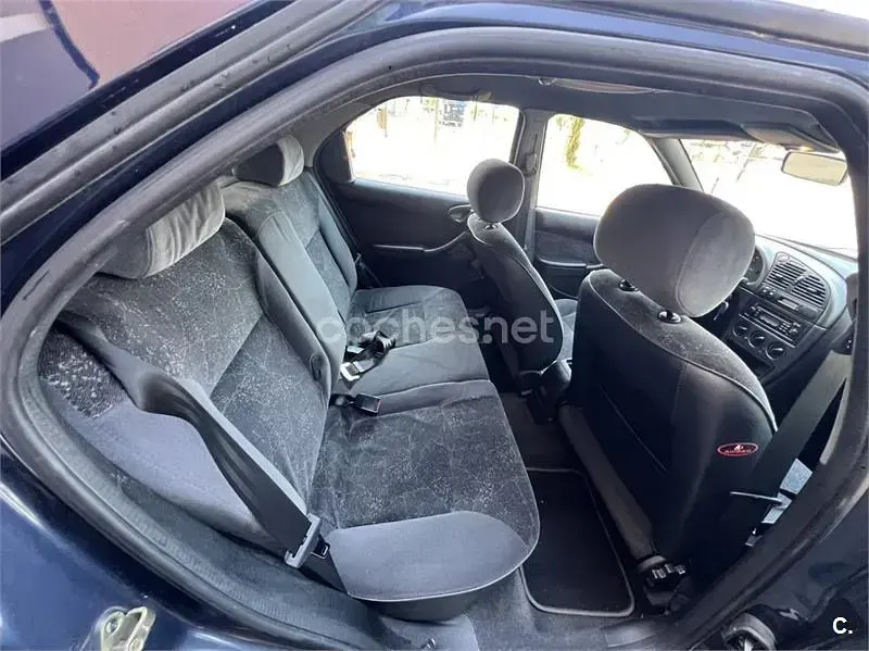 Usado Citroën Xsara Attraction 71 CV (52 kW) 2000 Azul Berlina