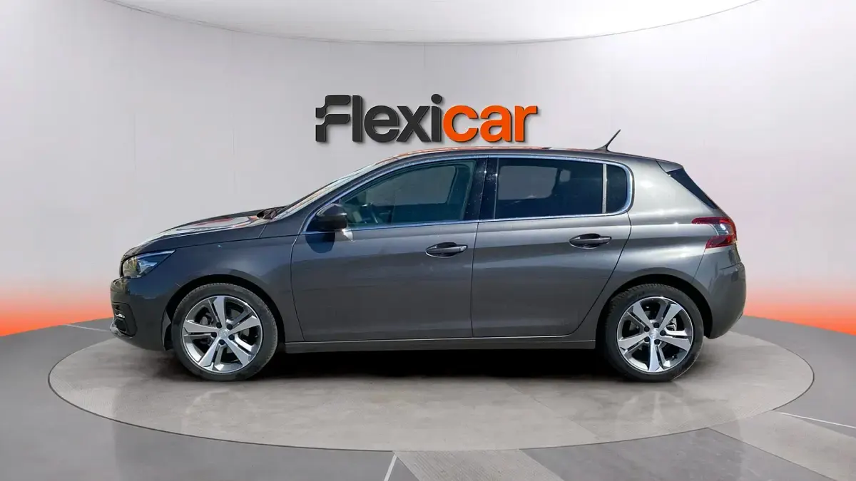 Usado Peugeot 308 Allure 131 CV (96 kW) 2020 Gris Berlina