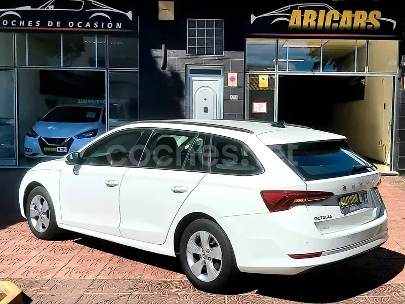 Begagnad Skoda Octavia Active 115 HK (84 kW) 2021 Vit Kombi