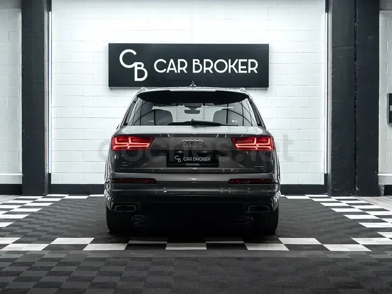 Usado Audi Q7 Ambiente 218 CV (160 kW) 2017 Gris / plata SUV