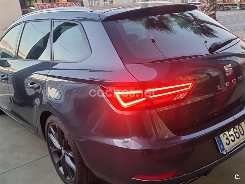 Usado Seat Leon FR 190 CV (139 kW) 2019 Azul Familiar