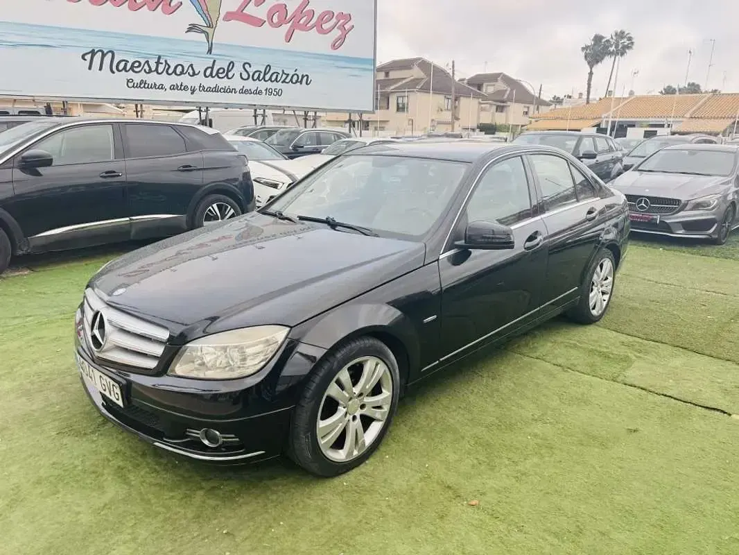Usado Mercedes C200 Avantgarde 136 CV (100 kW) 2010 Negro Berlina