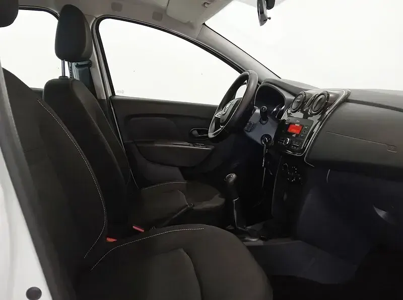 Usado Dacia Sandero Ambiance 75 CV (55 kW) 2018 Blanco Berlina