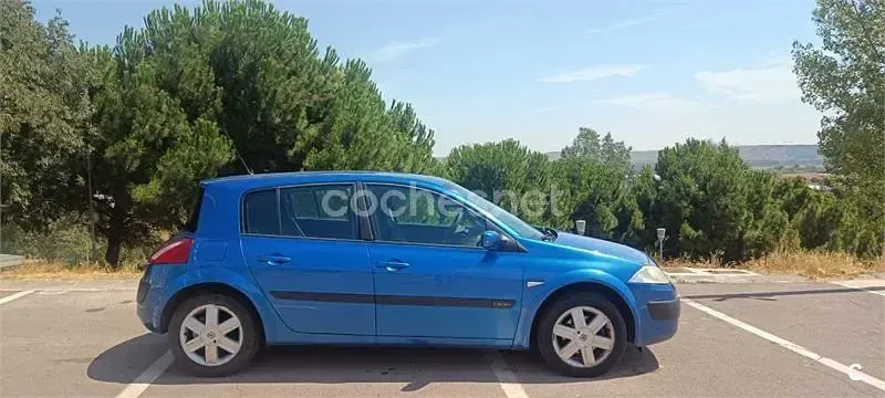 Usado Renault Mégane II Dynamique 115 CV (84 kW) 2006 Azul Berlina