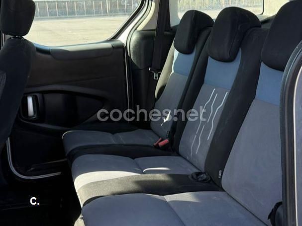 Usado Peugeot Partner Tepee Active 92 CV (67 kW) 2013 Gris / plata Monovolumen