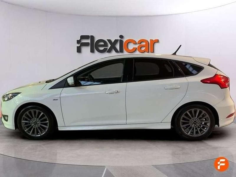 Usado Ford Focus ST-Line 125 CV (91 kW) 2018 Blanco Utilitario