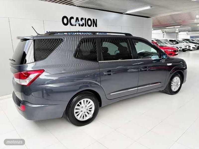 Usado Ssangyong (KGM) Rodius 155 CV (114 kW) 2016 Gris Monovolumen