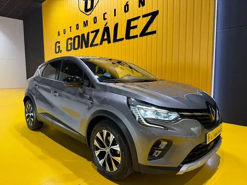 Usado Renault Captur Techno 90 CV (66 kW) 2024 Gris / plata SUV