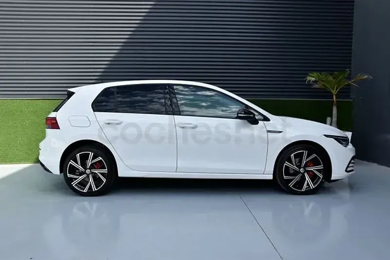 Usado VW Golf VIII Life 116 CV (85 kW) 2024 Blanco Berlina