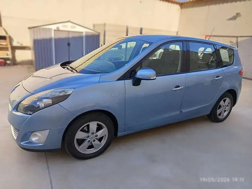 Usado Renault Scénic III Dynamique 106 CV (77 kW) 2010 Azul Monovolumen