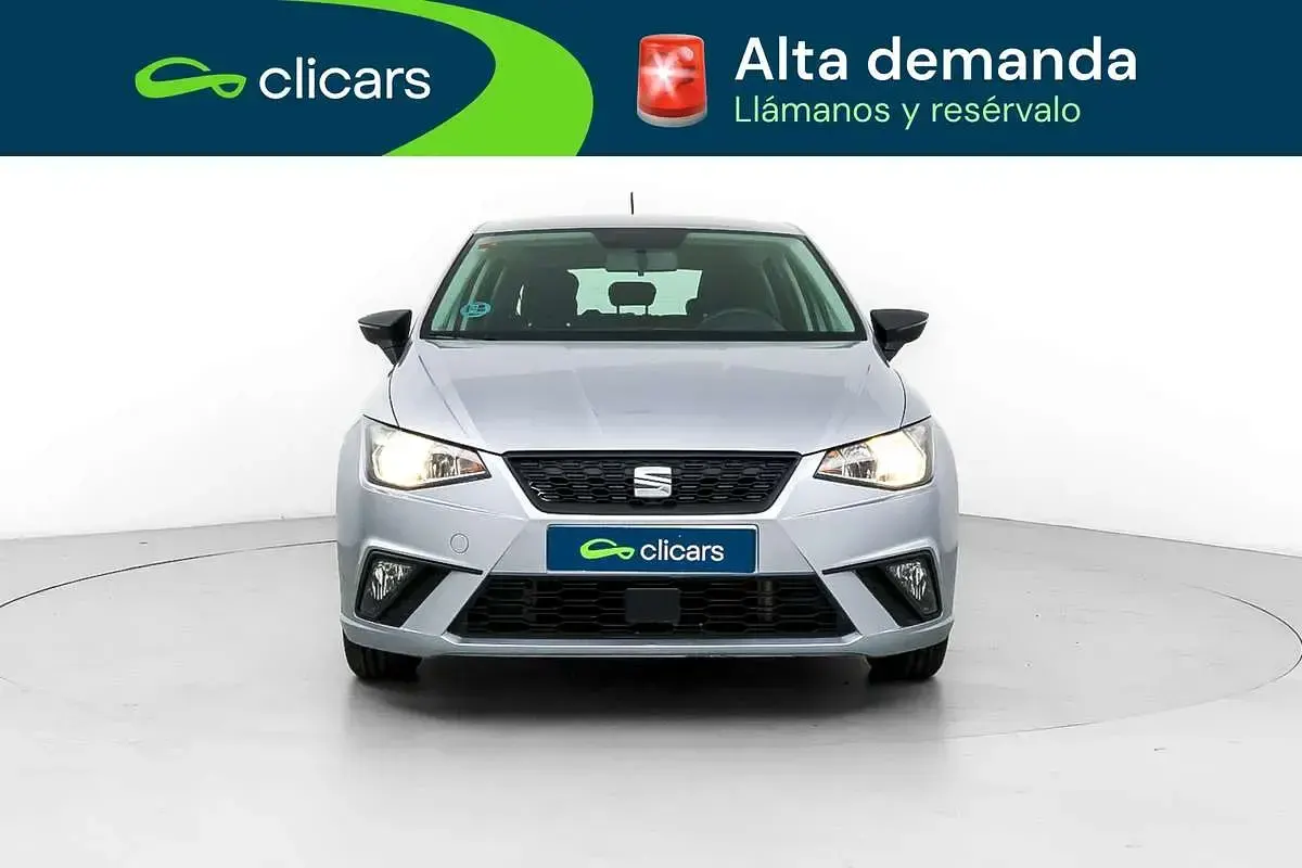 Usado Seat Ibiza Reference 80 CV (58 kW) 2020 Plateado Utilitario