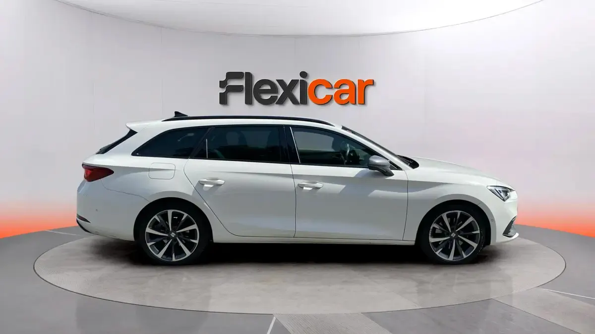Usado Seat Leon FR 150 CV (110 kW) 2021 Blanco Familiar