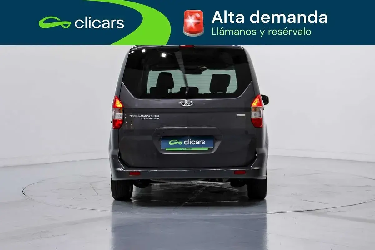 Usado Ford Tourneo Courier Trend 102 CV (75 kW) 2015 Gris Monovolumen