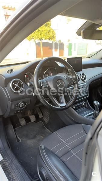 Usado Mercedes CLA200 Shooting Brake AMG line 136 CV (100 kW) 2015 Blanco Familiar