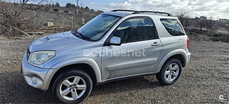 Usado Toyota RAV4 Executive 116 CV (85 kW) 2005 Gris / plata SUV
