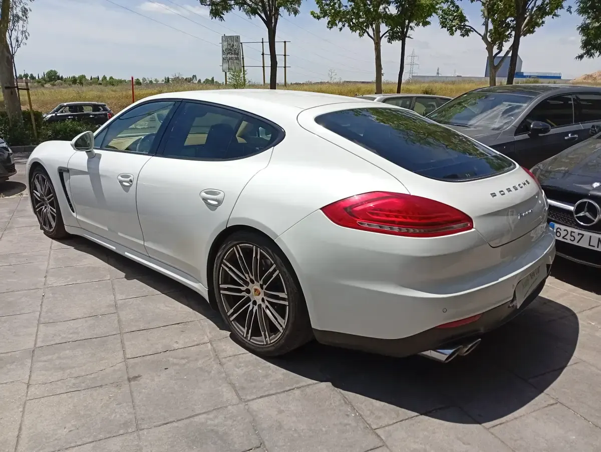 Usado Porsche Panamera Diesel 300 CV (220 kW) 2014 Blanco Utilitario