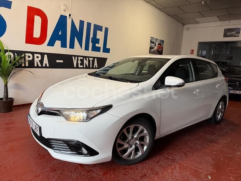 Blanco Usado 2017 Toyota Auris Business Edition Berlina | 8900 € (Un poco caro) - Imagen 1/4