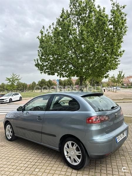 Usado Seat Ibiza Reference 80 CV (58 kW) 2006 Gris / plata Utilitario