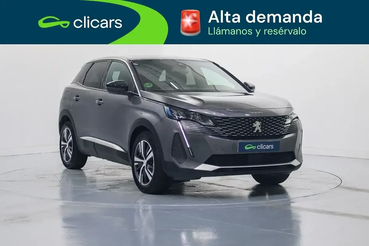 Usado Peugeot 3008 Allure 130 CV (95 kW) 2024 Gris SUV