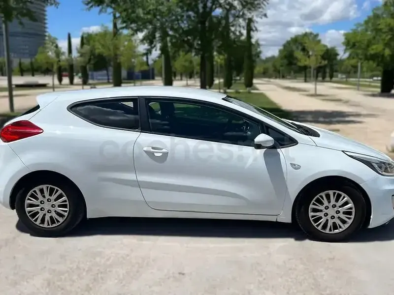 Usado Kia ProCeed 110 CV (80 kW) 2015 Blanco Utilitario