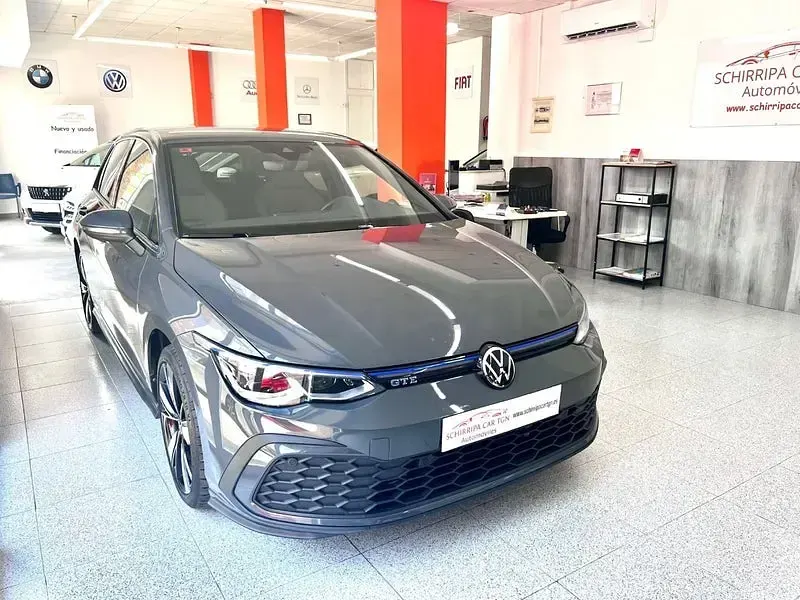 Usado VW Golf VIII GTE 245 CV (180 kW) 2022 Gris / plata Berlina