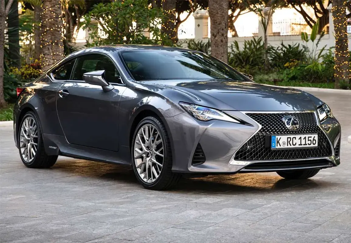 Usado Lexus RC300h Executive Line 223 CV (164 kW) 2018 Rojo Coupe