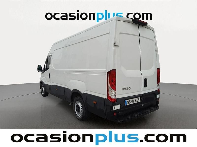 Usado Iveco Daily 156 CV (114 kW) 2023 Blanco Familiar
