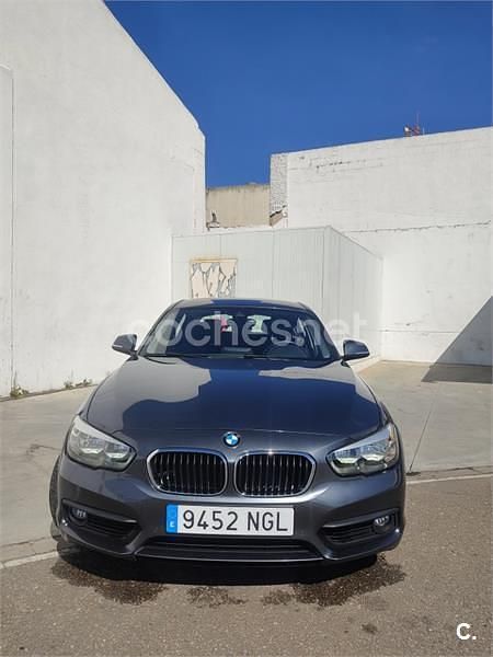 Usado BMW 118 Comfort Edition 143 CV (105 kW) 2015 Gris / plata Utilitario
