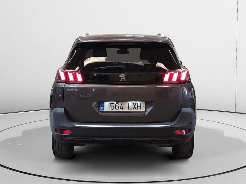 Usado Peugeot 5008 Allure 130 CV (95 kW) 2022 Gris / plata SUV