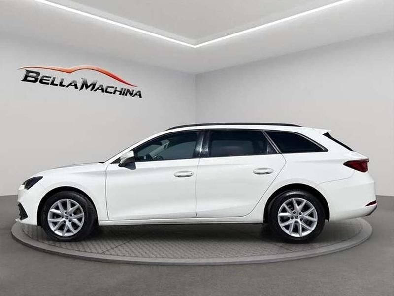 Usado Seat Leon Style 150 CV (110 kW) 2021 Blanco Familiar