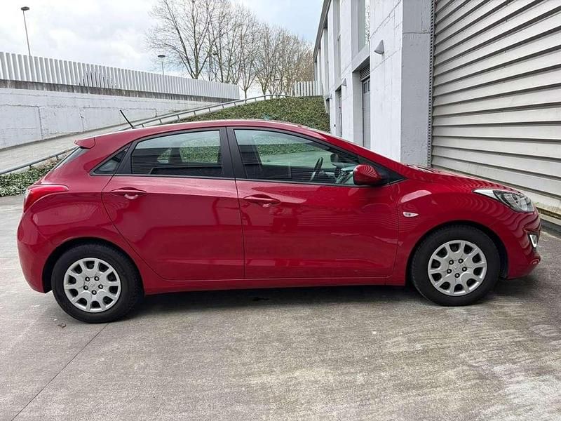 Usado Hyundai i30 101 CV (74 kW) 2013 Burdeos Utilitario