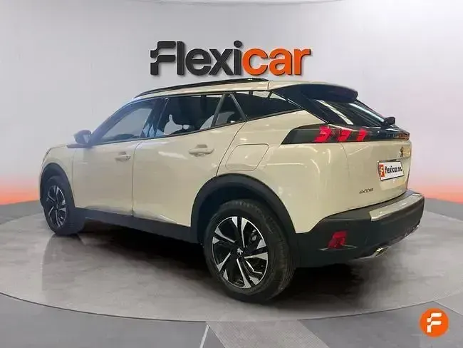 Usado Peugeot 2008 Allure 130 CV (95 kW) 2023 Blanco SUV