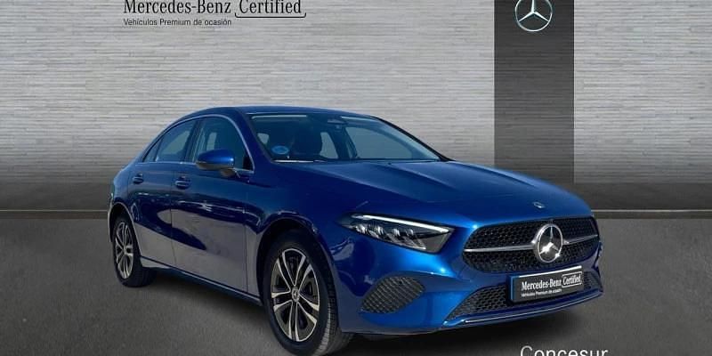 Usado Mercedes A250 218 CV (160 kW) 2024 Azul Berlina