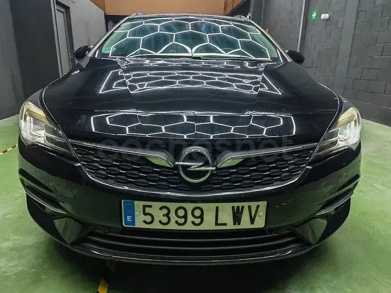 Usado Opel Astra Ultimate 145 CV (106 kW) 2021 Negro Utilitario