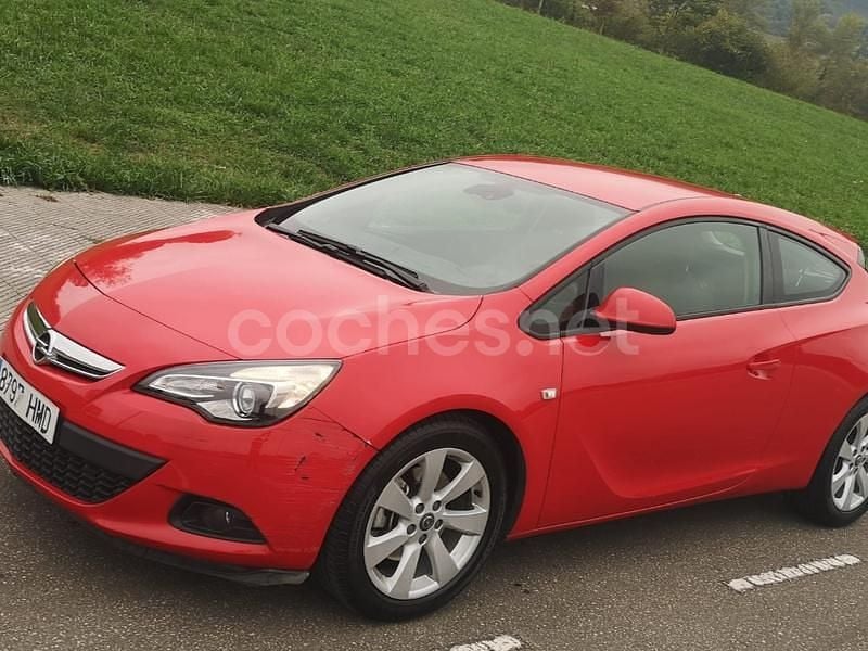 Usado Opel Astra GTC Selective 130 CV (95 kW) 2012 Rojo Berlina