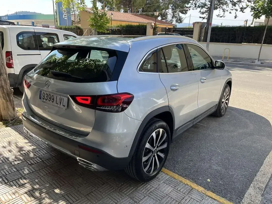 Usado Mercedes GLA200 150 CV (110 kW) 2021 Gris SUV
