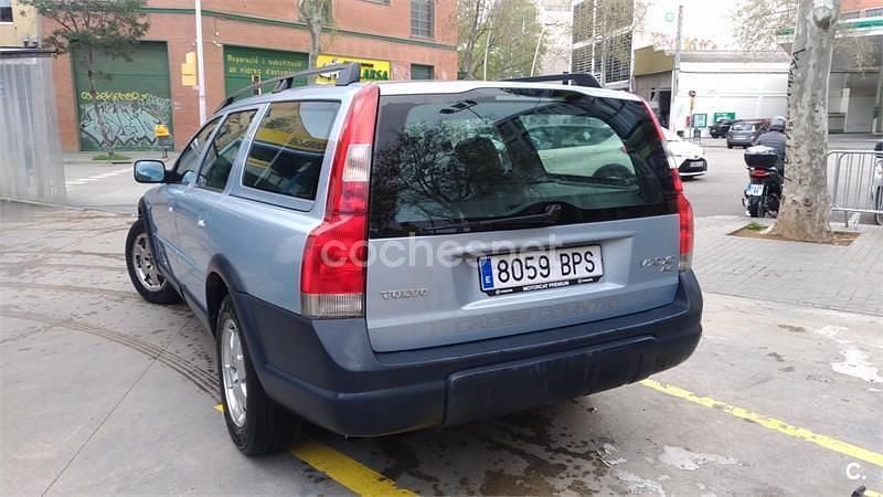 Usado Volvo XC70 200 CV (147 kW) 2001 Gris / plata Familiar