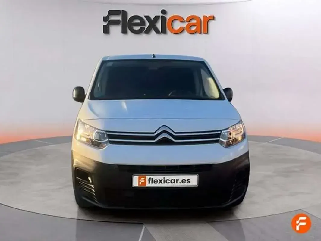Usado Citroën Berlingo Live 105 CV (77 kW) 2020 Blanco Monovolumen