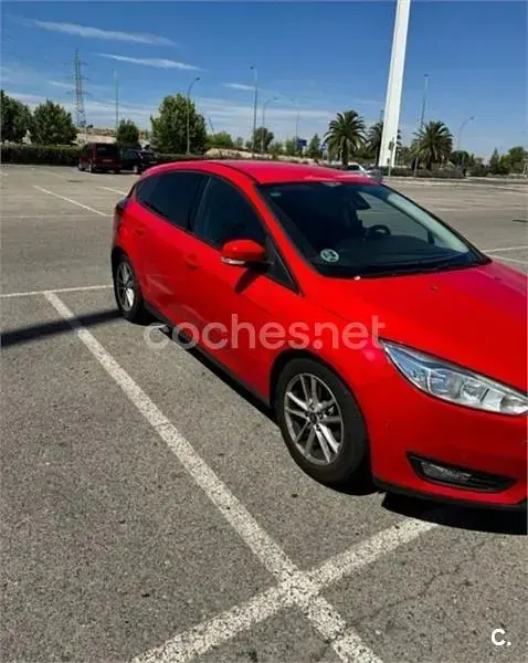 Usado Ford Focus Trend 115 CV (84 kW) 2015 Rojo Berlina