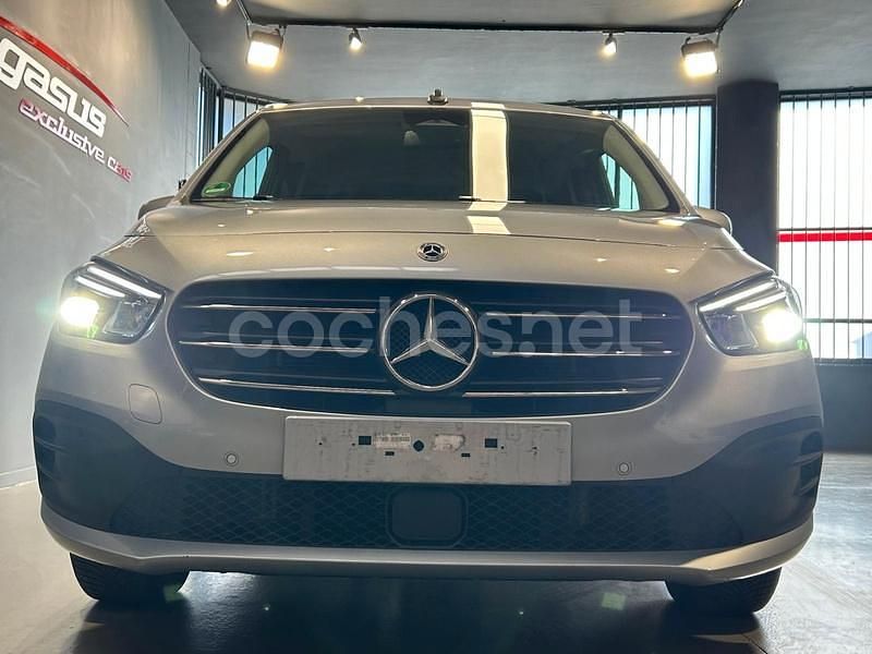 Usado Mercedes T180 116 CV (85 kW) 2023 Gris / plata Monovolumen