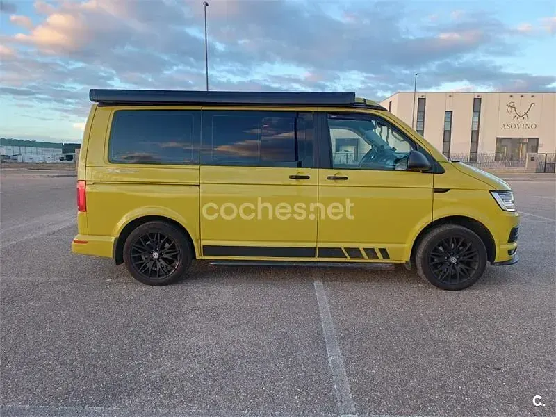 Usado VW Multivan 150 CV (110 kW) 2017 Amarillo Monovolumen