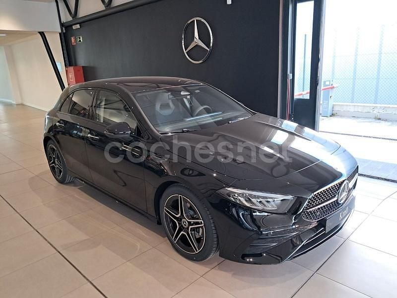 Negro Usado 2024 Mercedes A200 Berlina | 37.900 € (Un poco caro) - Imagen 1/4