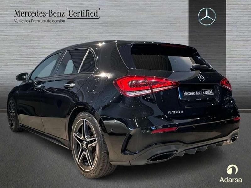 Usado Mercedes A180 116 CV (85 kW) 2021 Negro Utilitario