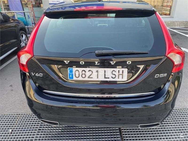 Usado Volvo V60 Momentum 231 CV (169 kW) 2017 Negro Familiar