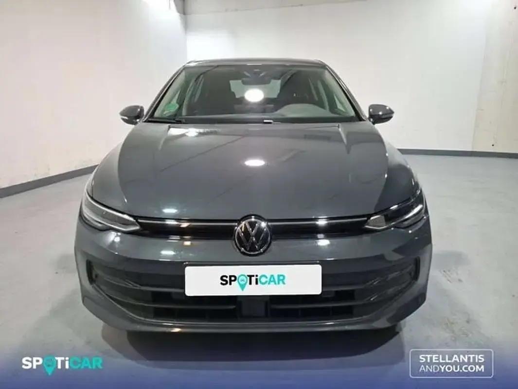 Usado VW Golf VIII 116 CV (85 kW) 2025 Gris Utilitario