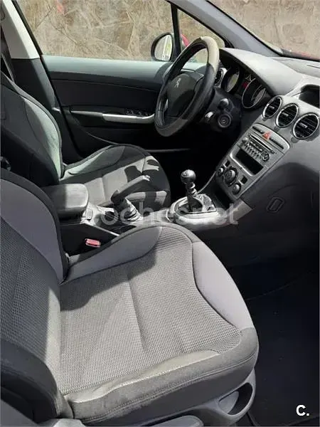 Usado Peugeot 308 SW Active 112 CV (82 kW) 2013 Granate Familiar
